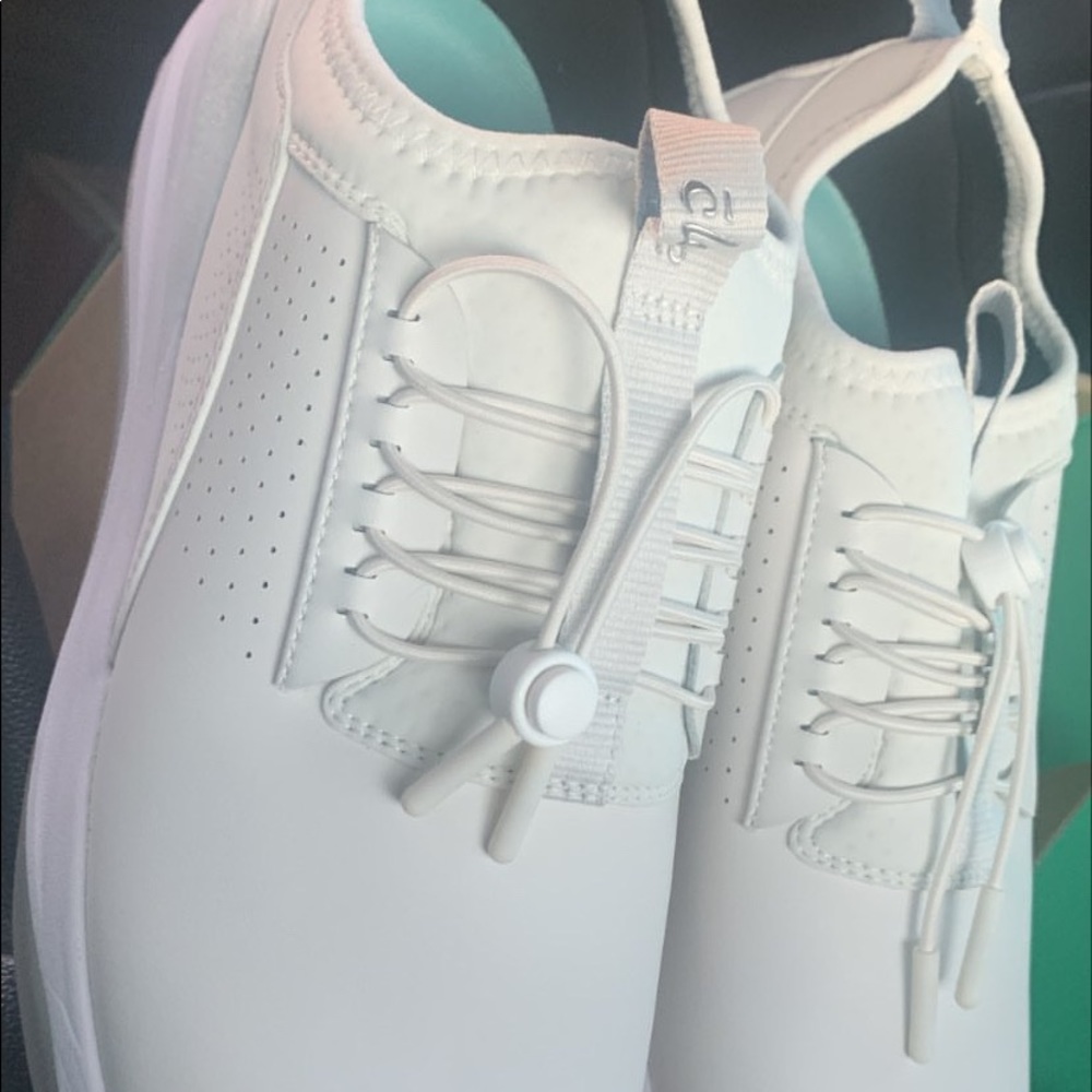 Clove sneakers